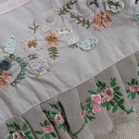 Cotton Pencil skirt with Ribbon trim and Pastel Embroidery detail, M - Picture 2 of 4